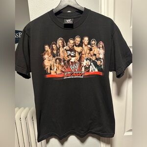 Vintage WWE RAW Roster T-shirt Size Men’s Medium DX Edge Lita Cena Kane Orton